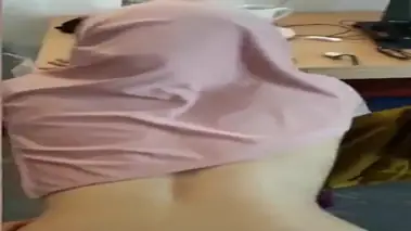 Cewek Hijab Pink Sange Berat Colmek Memek Basah Sampe Muncrat